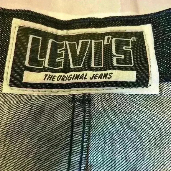 Levi’s vintage dark denim shorts - Picture 3 of 4